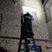 Двері заклинило: рятувальники області допомогли господині потрапити до власної кухні, де у неї готувалася їжа