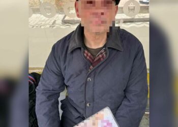 У Дніпрі чоловік не сплатив за проїзд та розпилив газовий балончик у трамваї