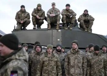 Українські екіпажі повертаються до України після завершення навчань на танках Challenger 2 у Великій Британії
