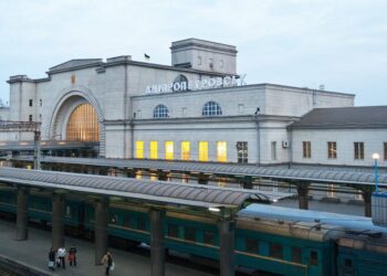 Укрзалізниця призначила додаткові поїзди до Великодня й травневих свят з Дніпра та Кривого Рогу