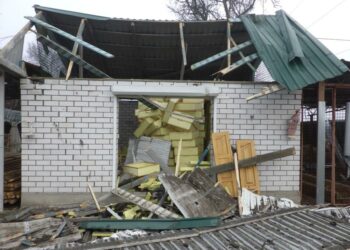 Поліція показала фото наслідків обстрілів Нікопольщини