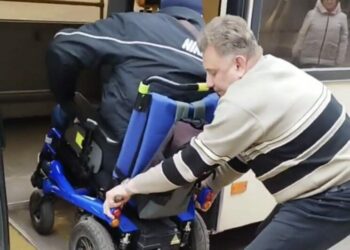 Стало відомо, чим закінчився скандал з людиною на візку та водієм в автобусі Кривого Рогу