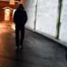 Повалив на землю та відібрав сумку: зухвале пограбування у Дніпрі
