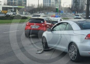 У Дніпрі на Набережній Перемоги зіштовхнулися Volkswagen та Renault