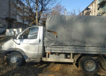 У Кам’янському чоловік пограбував автівку переселенців