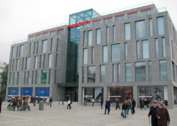 У Дніпрі “замінували” військомат, торговельні центри та багатоповерхівку