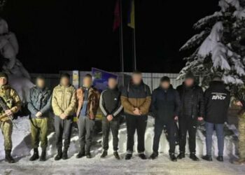 На Буковині прикордонники затримали «туристів» із Дніпропетровщини, які гірськими стежками крокували до ЄС