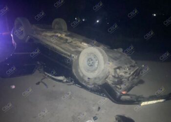 На в’їзді до Кривого Рогу авто врізалося у блокпост і перекинулося: водій загинув