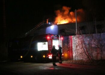 Окупанти вдарили дроном по складському приміщенню у Дніпрі
