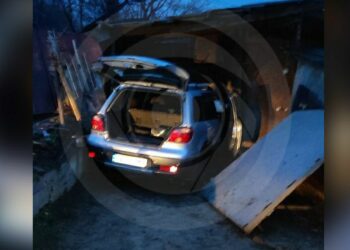 У Дніпрі п’яний водій зніс паркан і влетів на чуже подвір’я