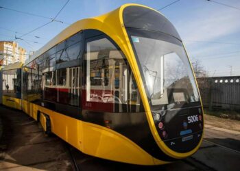 Сьогодні на один із міських маршрутів столиці вийшли новенькі трамваї українського виробника з Дніпра