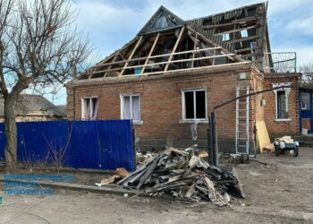 Прокуратура показала фото наслідків чергових обстрілів Нікопольщини
