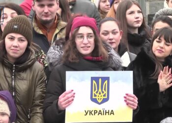 У Дніпрі організували “ланцюг єдності” до Дня соборності України