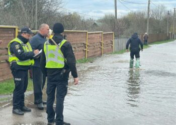 Небезпека підтоплень у  Камʼянському: в області критично піднявся рівень води у Дніпрі