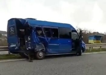 У Дніпровському районі зіткнулися фура та маршрутка: є постраждалі