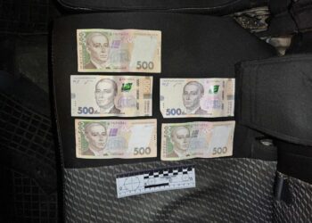 Мешканець Покрову дав хабара поліцейським, які знайшли у нього наркотики
