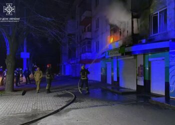 Вночі на проспекті Поля палав балкон