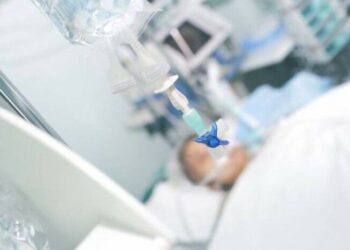 До лікарні Дніпра доставили 14-річного хлопчика у важкому стані