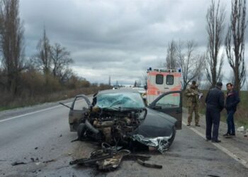 Не розминулися Jeep та Volkswagen: в автотрощі біля Петропавлівки постраждав військовий