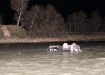 На Дніпропетровщині автівка вилетіла у річку: водій потонув