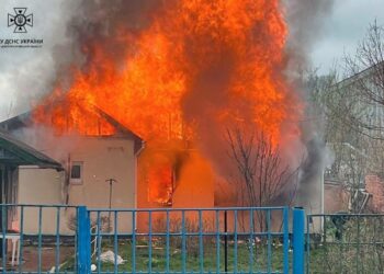 У Новомосковську на пожежі загинула жінка та постраждав чоловік