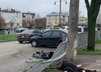У Дніпрі на Поля сталася смертельна ДТП: легковик збив чоловіка на тротуарі