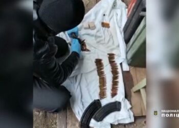 Мешканець Павлограда незаконно зберігав у гаражі зброю та боєприпаси