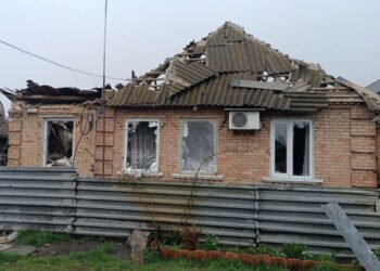 Сьогодні вдень окупанти вдарили по Нікополю: постраждали четверо літніх людей