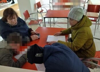 У Кривому Розі неповнолітні жебракували у ТРЦ: поліція оштрафувала батьків
