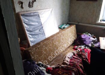 Ексклюзивні фото та відео зі зруйнованого ракетою будинку, де загинули 2-річна дівчинка та її мама.