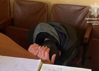 У Дніпрі затримали нетверезого хулігана, який кидався на водія маршрутки
