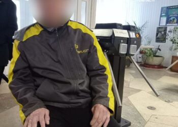 Хвилинка добра: патрульні повернули рідним дідуся, що загубився у місті