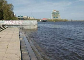 Через сьогоднішню зливу та паводки у Дніпрі може затопити чимало приватних будинків