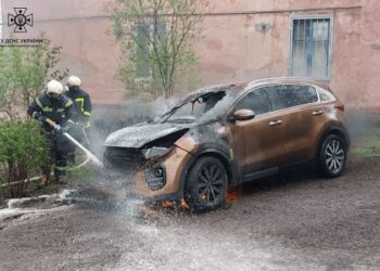 У Кам’янському горіли дві автівки