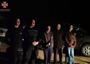 Рятувальники та поліцейські відшукали п’ятьох дітей, які заблукали у темряві на острові