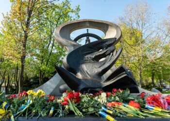 У Дніпрі вшанували пам’ять героїв-ліквідаторів та жертв Чорнобильської катастрофи