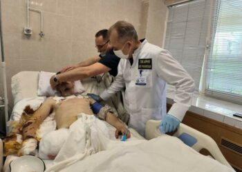 Просто розриває серце: ще одна історія порятунку пораненого на війні від дніпровських лікарів