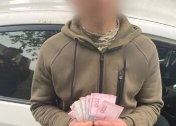 У Кривому Розі чоловік відібрав у жінки сумку з грошима