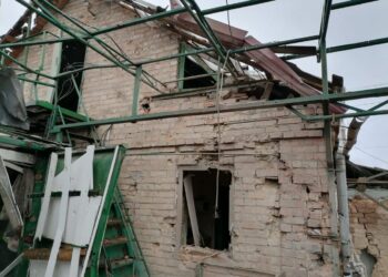 Два обстріли за добу: поліція показала наслідки ворожого терору на Нікопольщині