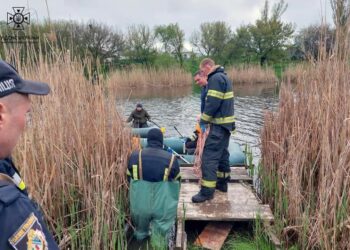 У Павлограді з річки дістали потопельника