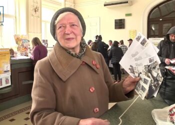 17 марка у воєнній серії. У Головпоштампі погасили марку «Слава Силам оборони і безпеки України»