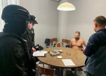 Подробиці полювання на наркобізнес: у Дніпрі затримали наркоторговців із багатомільйонним обігом