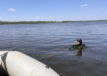 У Дніпрі з річки дістали труп чоловіка