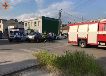 У Павлограді зіштовхнулися три автівки, серед постраждалих діти та дорослі