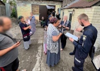 У Дніпрі до вокзальної ворожки завітали поліціянти (ВІДЕО)