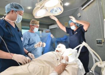 Війна забрала його обличчя: у Дніпрі рятують надзвичайника, який постраждав від ворожої атаки