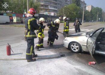 У Кам’янському на ходу зайнявся «Daewoo Lanos»
