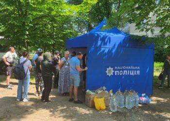 У Дніпрі розгорнули пункти для звернень громадян, постраждалих внаслідок ракетного удару 