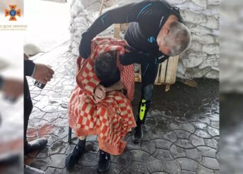 У Дніпрі врятували чоловіка, який стрибнув з Нового моста   