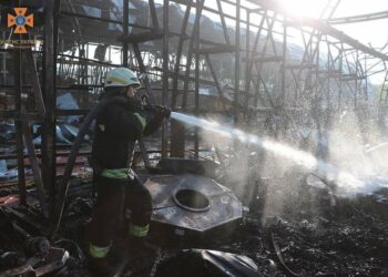 Нічна атака на Дніпро: подробиці та фото від рятувальників